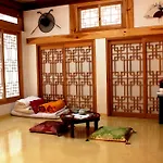 Moon Guesthouse